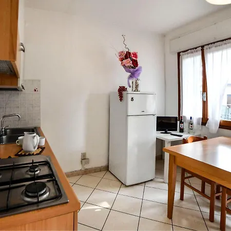 Locazione Turistica Luisa - Rom400 Apartman *